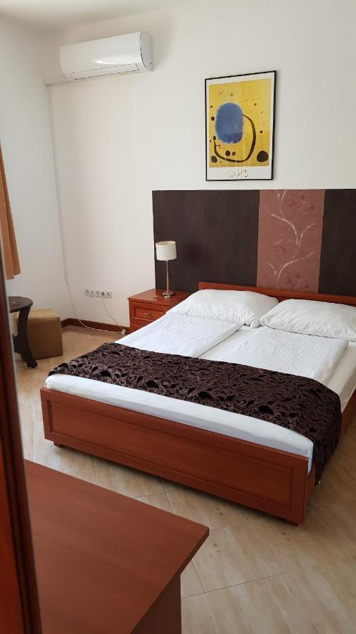 Aquarius Vendeghaz Hotel แซแก็ด ภายนอก รูปภาพ