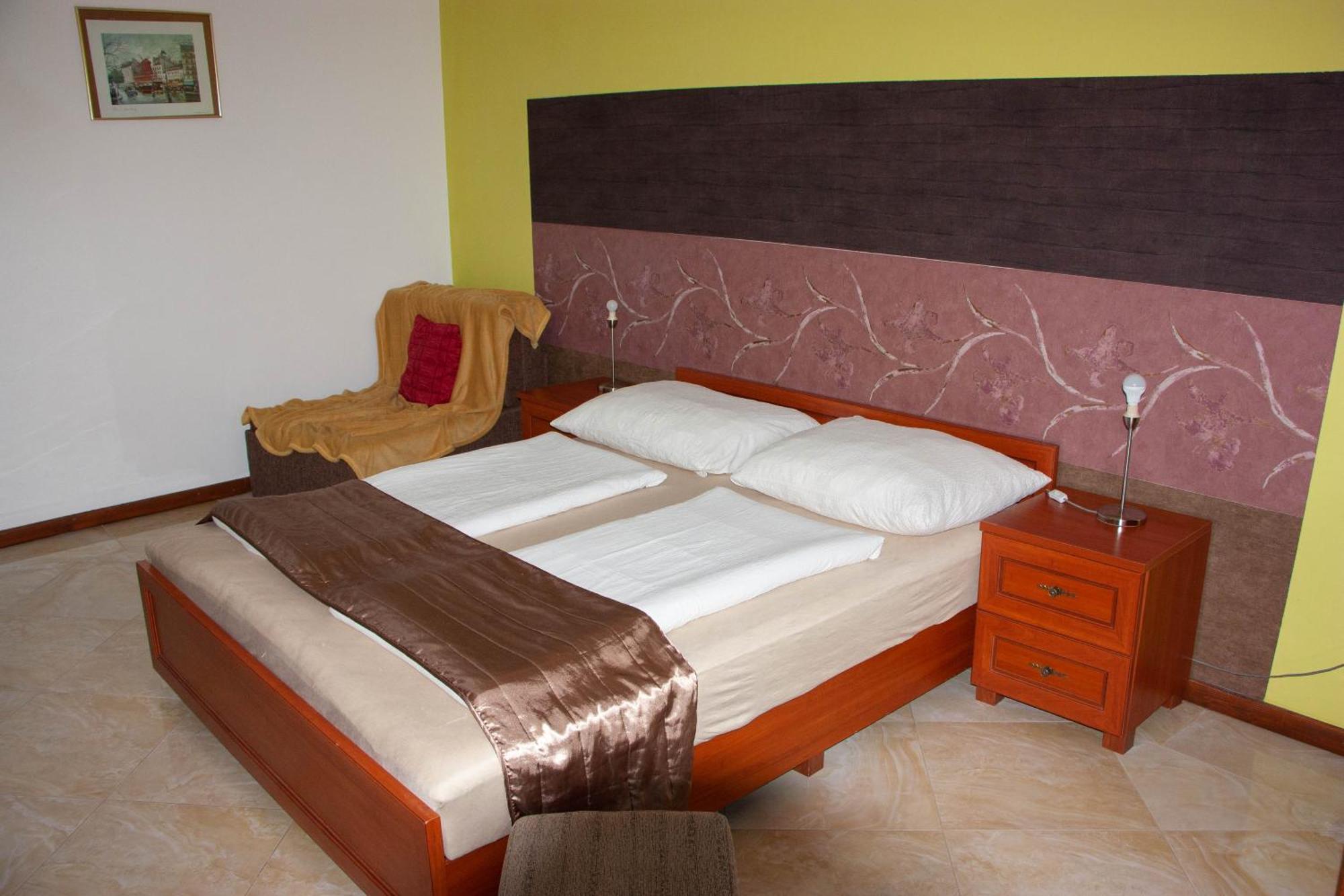 Aquarius Vendeghaz Hotel แซแก็ด ภายนอก รูปภาพ