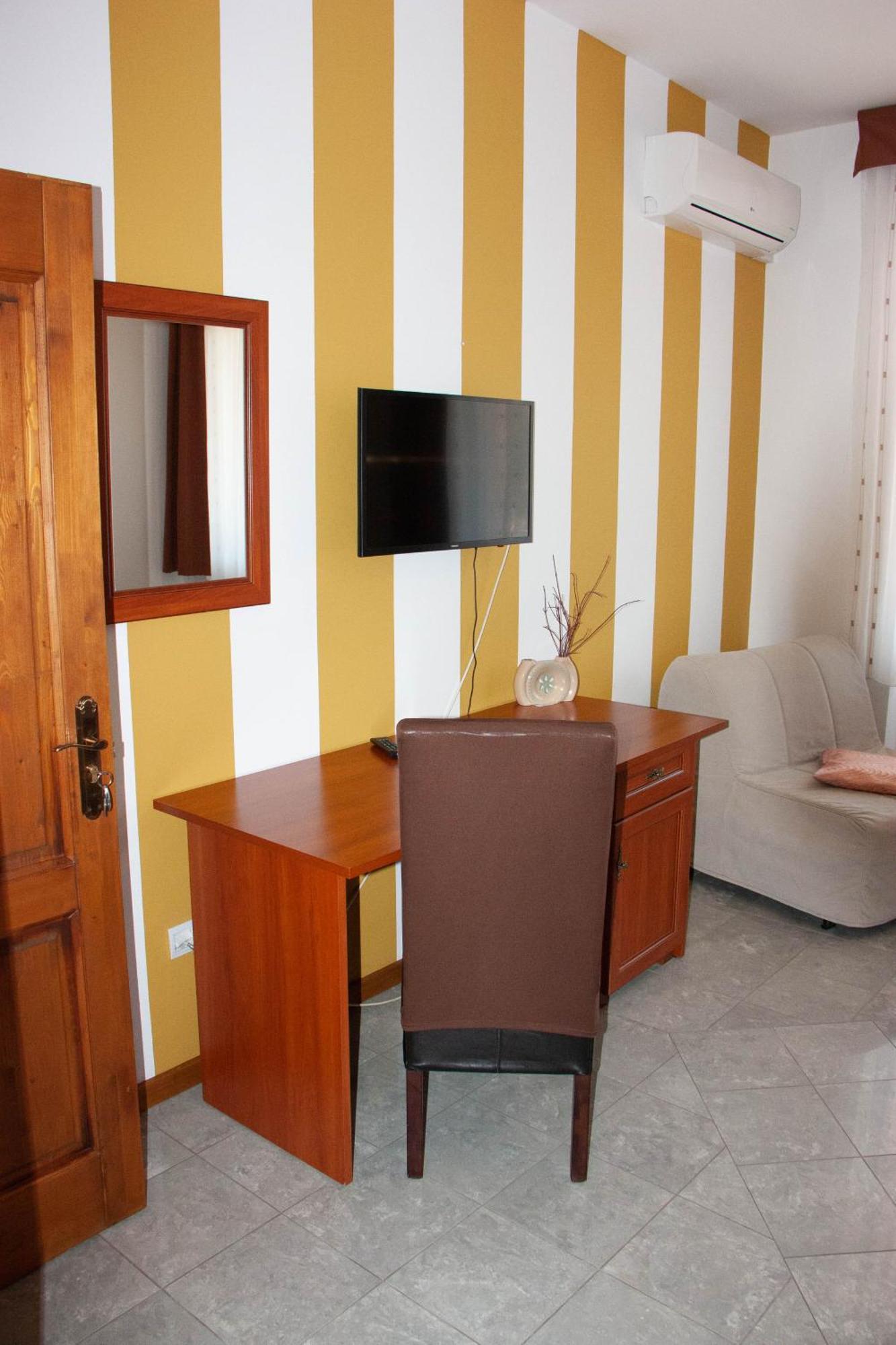 Aquarius Vendeghaz Hotel แซแก็ด ภายนอก รูปภาพ