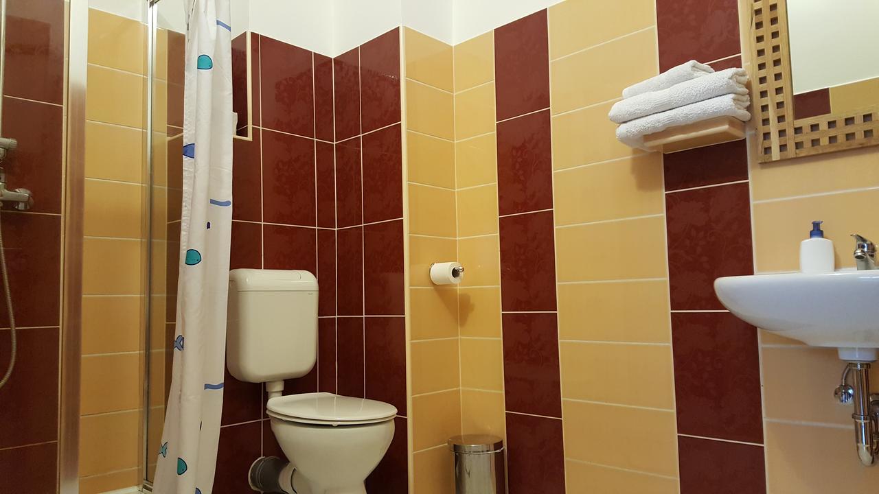 Aquarius Vendeghaz Hotel แซแก็ด ภายนอก รูปภาพ