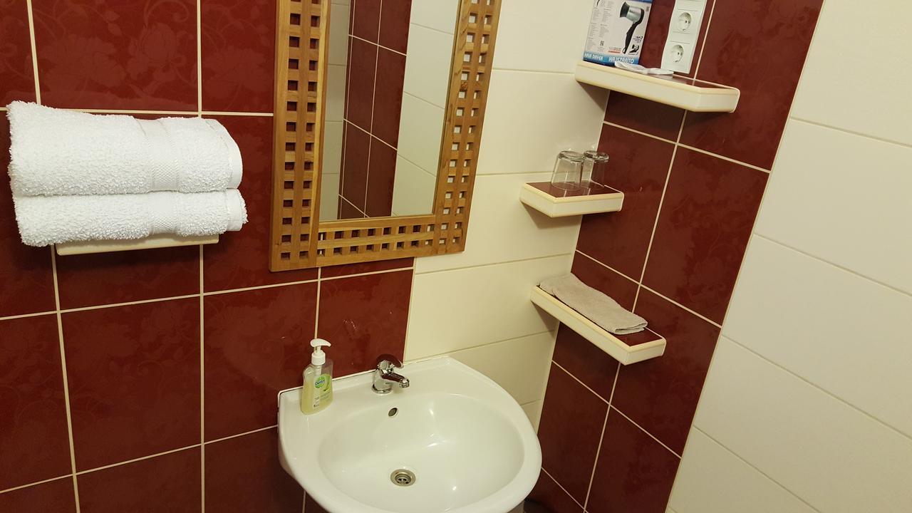 Aquarius Vendeghaz Hotel แซแก็ด ภายนอก รูปภาพ