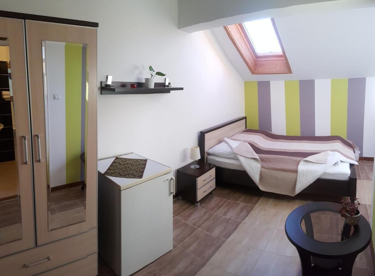 Aquarius Vendeghaz Hotel แซแก็ด ภายนอก รูปภาพ